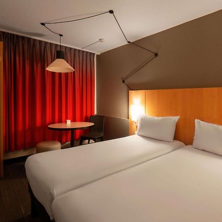 Hotel Ibis Cergy Pontoise Le Port Esterno foto